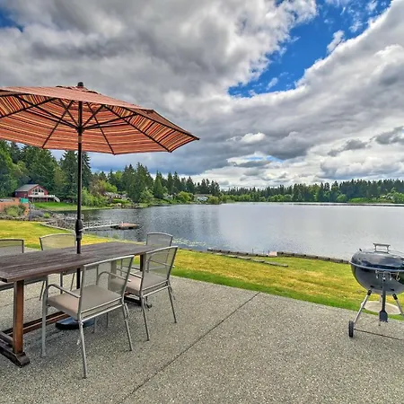 Stylish Olympia Home With Private Boat Dock!